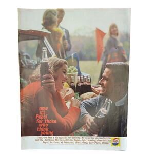 1961 Pepsi Cola Vtg‎ Magazine Print Ad Smiling Couple Think Young Outdoor Scene
